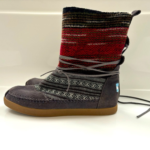 TOMS Boots Womens 7  Multicolor Leather Faux Fur Pull On Casual Excellent Cond. - Picture 2 of 11